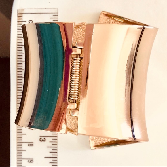 Newman Marcus 2 asymmetric Gold hinged 4” cuff bracelets. - Picture 3 of 16